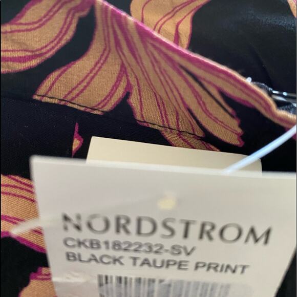 Code X Mode Black Floral pleated shorts - Picture 10 of 10